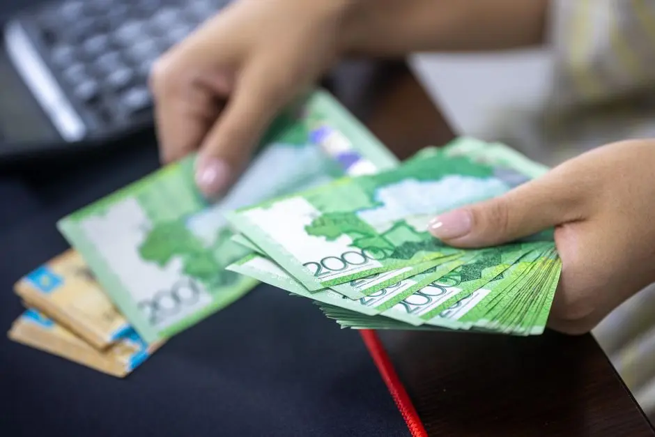 Catatan perbandingan cicilan, bunga, dan biaya kredit